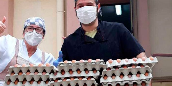 Granja La Barja dona miles de huevos a AFAS y las residencias de mayores Elder y San Víctor, de Tomelloso