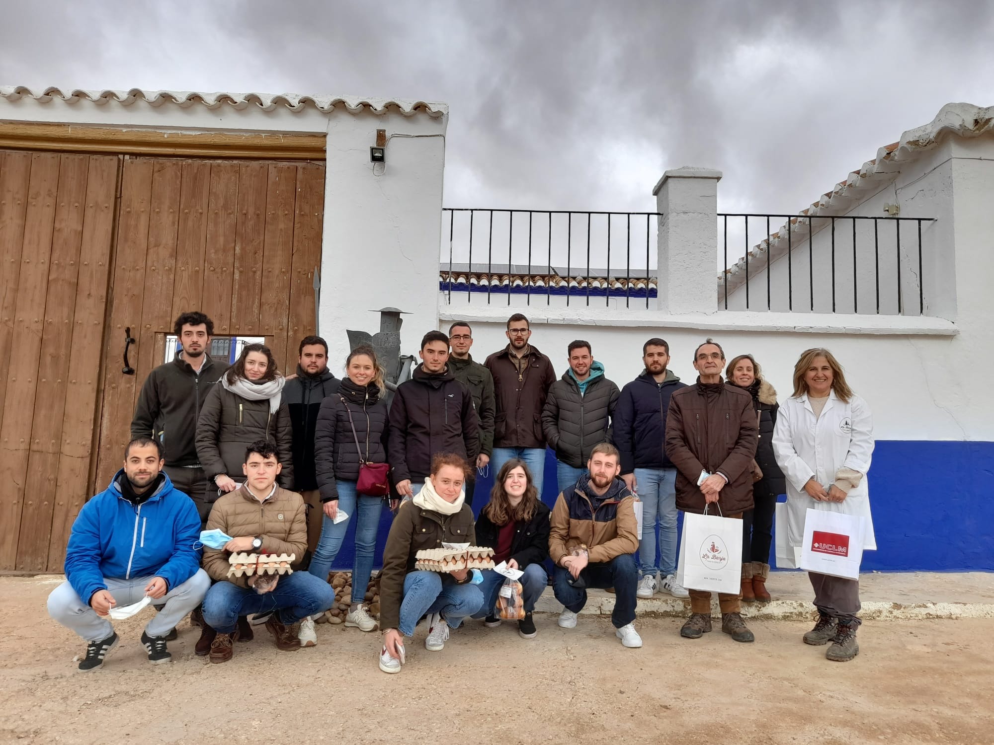Estudiantes de la Escuela de Ingenieros Agrícolas de Ciudad Real visitan las instalaciones de Granja ‘La Barja’